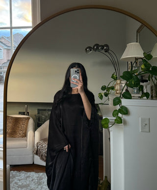 Aria Abaya in Shimmer Black